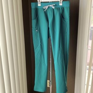 Figs women’s scrub pants in size small